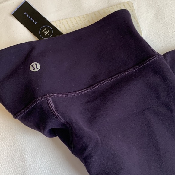 Lululemon Wunder Under Crop III Reversible Black/Blue Size 4 NWT - Picture 10 of 10